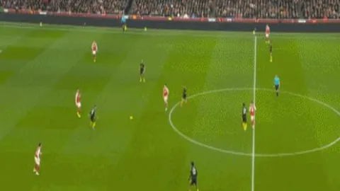 “黄蜂主场逆境逆袭，布里奇斯高效表现助球队逆转爵士”